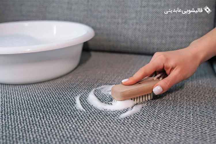 پاک کننده خانگی برای مبل سفید در مقابل فروشگاهی